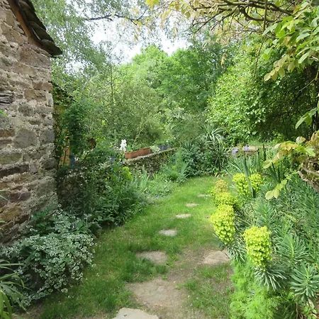 Maison De La Carrérie, De Charme à 12450 Hébergement de vacances